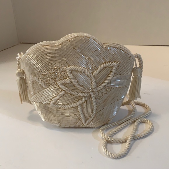 VINTAGE WHITE BEADED HANDBAG WITH SATIN BACK TASSELS AND SATIN CORD STRAP LINED - Picture 2 of 6